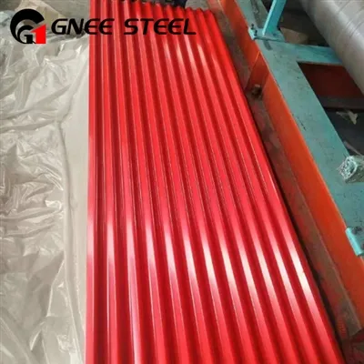 Cad iad na Buntáistí a bhaineann le plátaí cruach roctha atá brataithe le dath?