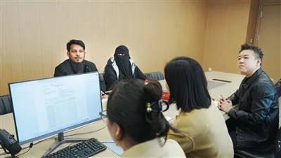 Óstálann GNEE STEEL Cliant Catar Le haghaidh Malartú Teicniúil Ar Tháirgí Cru...